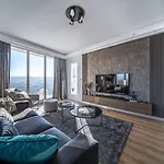 Sunrise Sky Lux Apartment, 33rd Floor, Pool And Fitness Included *