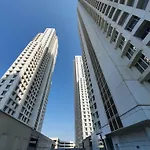 Apartmán Sunrise Sky Lux Apartment, 33rd Floor, Pool And Fitness Included
