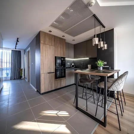 Sunrise Sky Lux Apartment, 33rd Floor, Pool And Fitness Included * Skopje