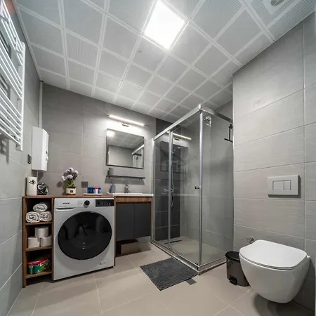 Sunrise Sky Lux Apartment, 33rd Floor, Pool And Fitness Included Lägenhet