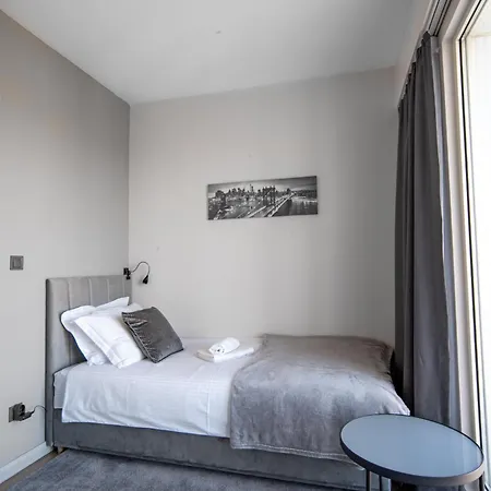 Apartment Sunrise Sky Lux Apartment, 33rd Floor, Pool And Fitness Included *